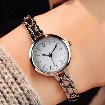 1 adet moda yönlü kadın küçük ve sevimli gümüş çelik bant kuvars izle