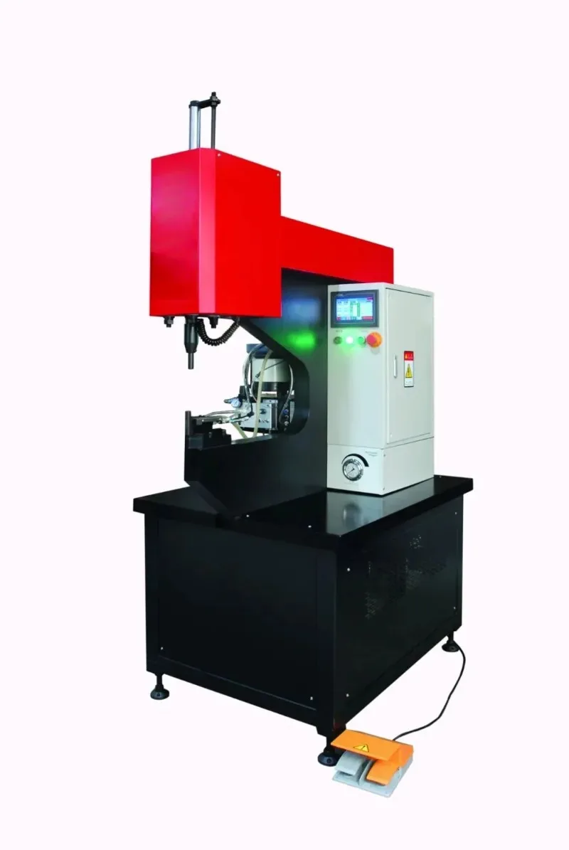 rivettatrice NC630 con sistema di controllo eco a risparmio energetico