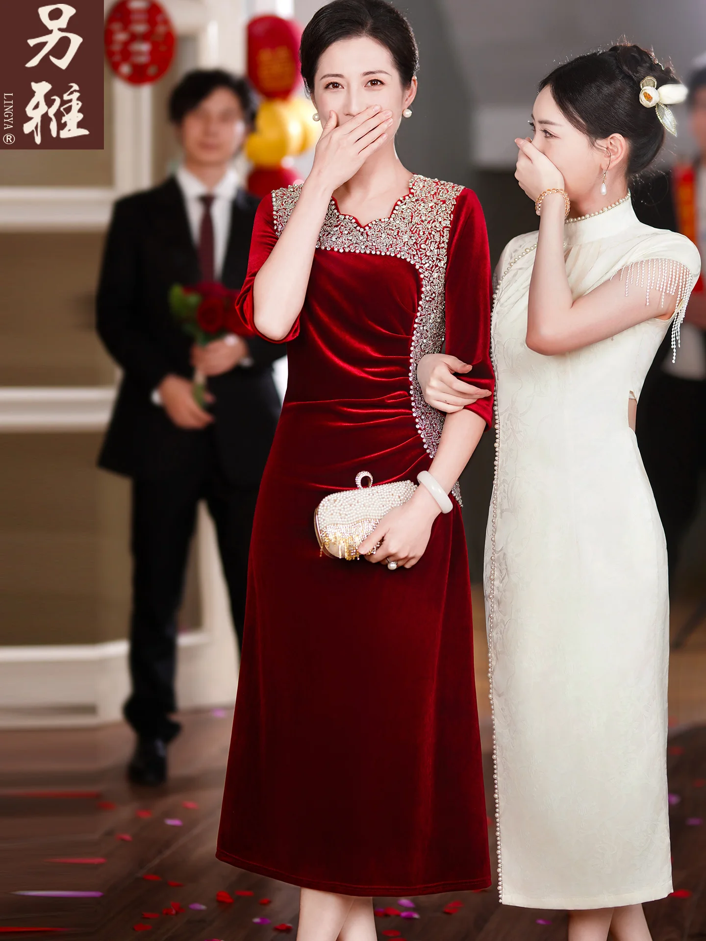 

Ele Wedding Dr in Velvet with Heavy Embroidery And Beads Slim Fit Materni Dr for andma Autumn Winter Special Oc...