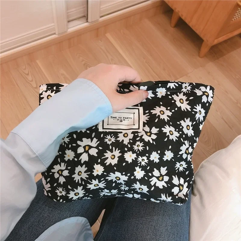 Large Black Bow Cosmetic Bag Toiletries Wash Storage Bag Retro Floral Women Clutch Makeup Bag Travel Cosmetic Organizer Pouch