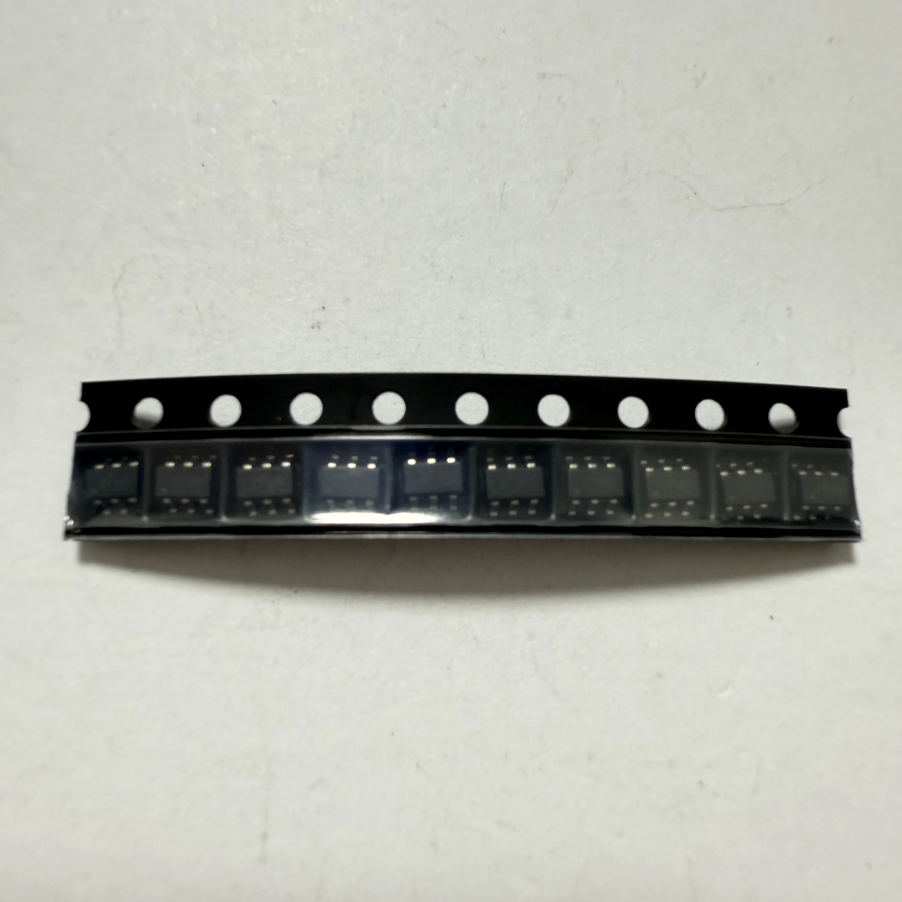 10PCS/LOT TPS22860DBVR (PMIC)