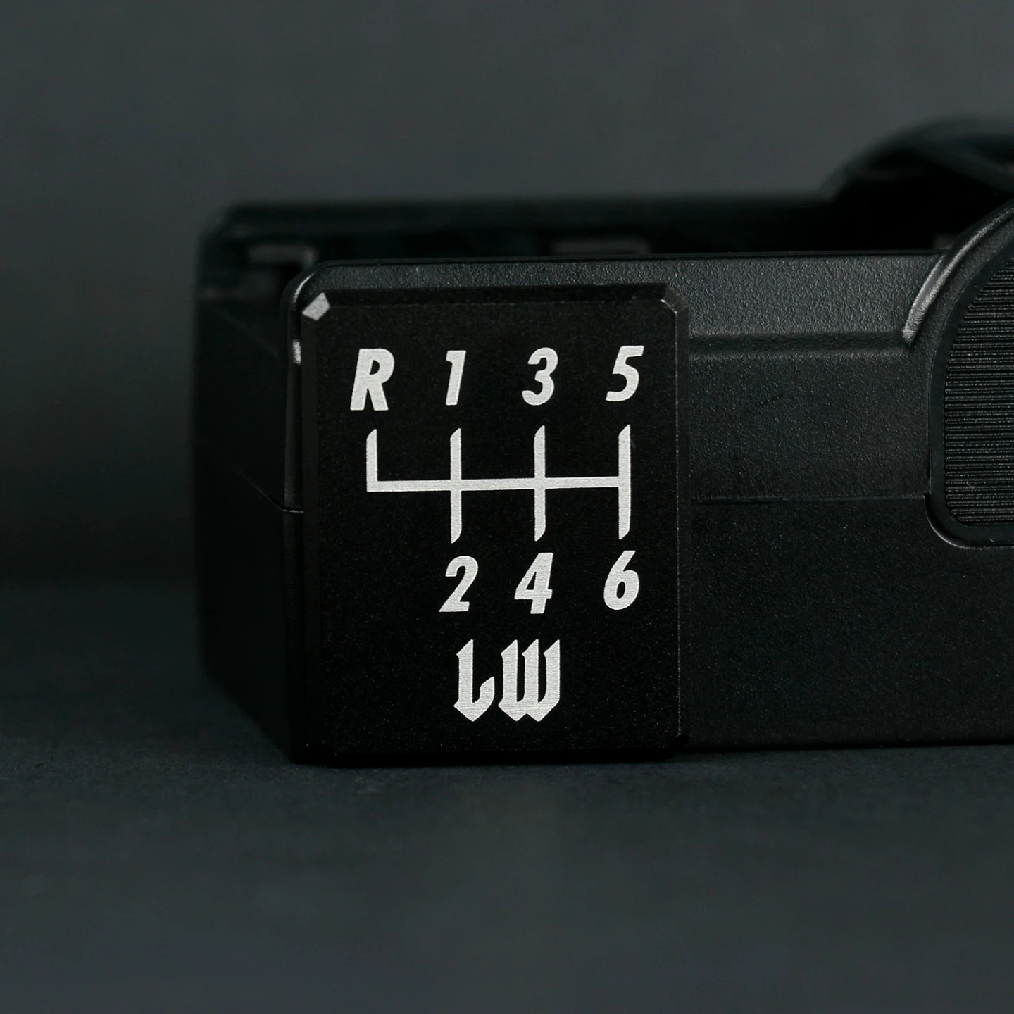 LW Emblem Getriebe Auto Gangschaltung Muster Manuelle Getriebe Aufkleber Stick Gedruckt Tag Innen Aufkleber Abzeichen