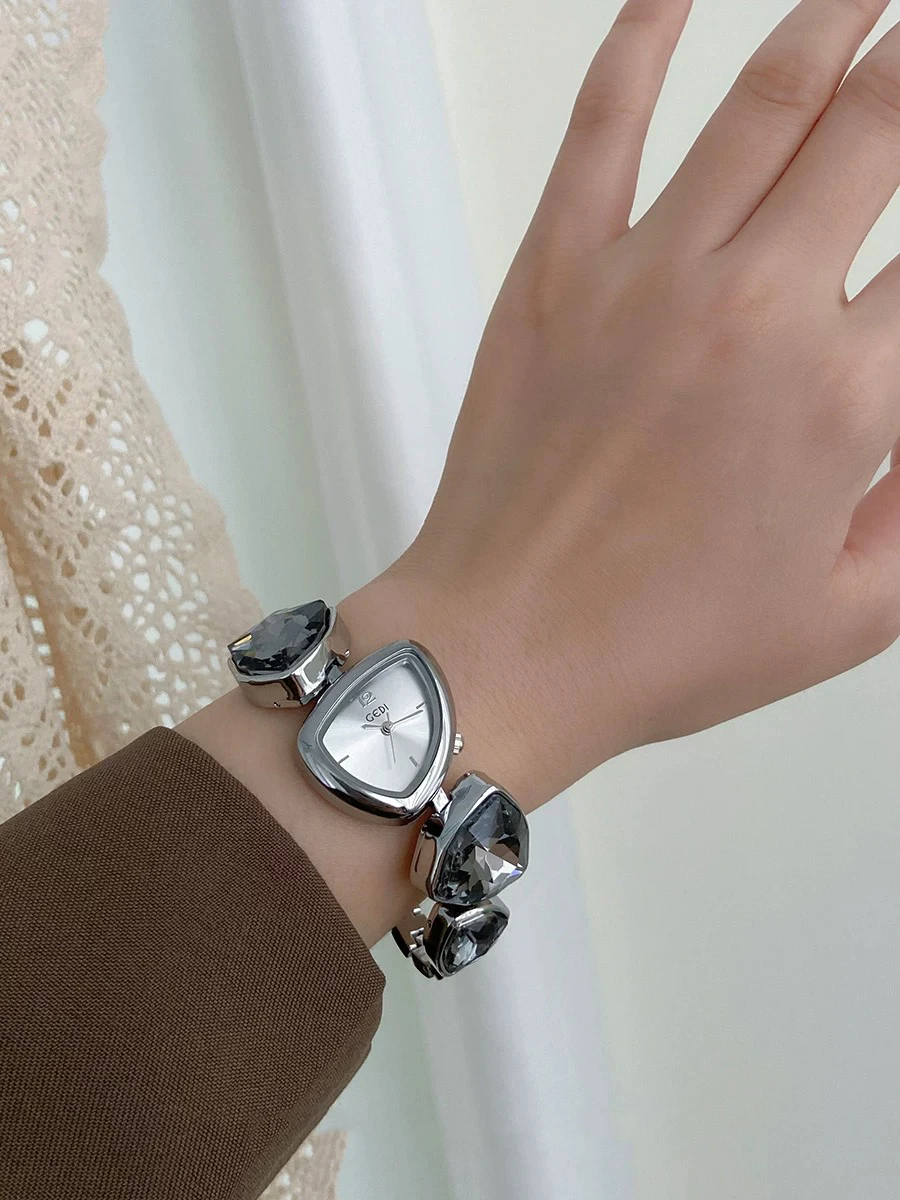 Women Quartz Watch Luxury Irregular Reloj Vintage Girls Watches Orologio Sliver Gold Bracelet Diamond Clock Ladies Wristwatch