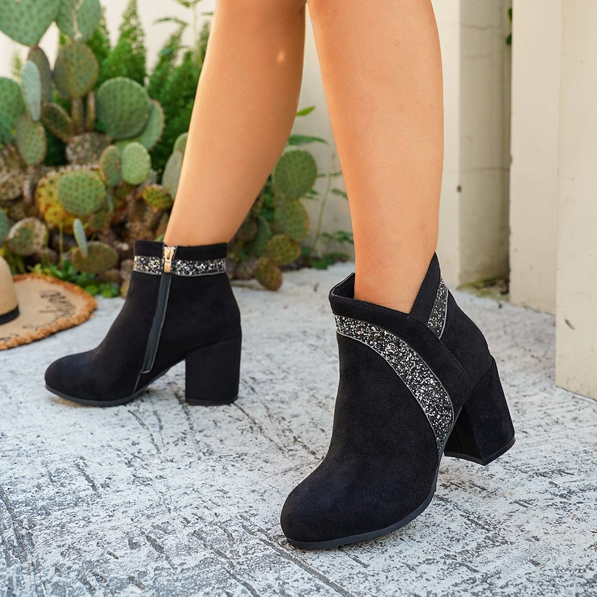 Retro Wildleder-Stiefeletten mit Nieten und Blockabsatz für Damen, Winter 2026, Modische Quadratische Absätze, Seitenreißverschlüsse, Elegante Damenstiefel – Detail 7