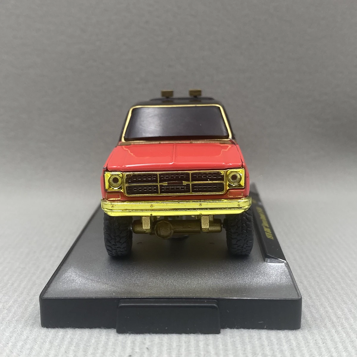 m2-machines-1-64-scale-diecast-alloy-1976-gmc-sierra-grande-15-toys-cars-model-classics-adult-gifts-souvenir-static-display