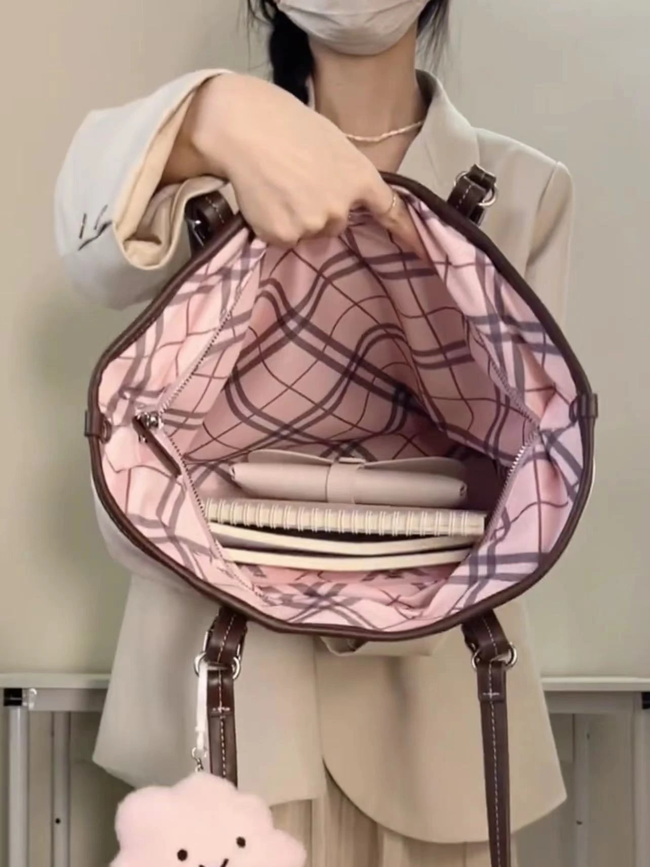 

Ретро-сумка-тоут в розовую клетку, большая вместительная модная сумка в стиле кэжуал, сумка на плечо, осенне-зимняя, с высокой эстетической ценностью