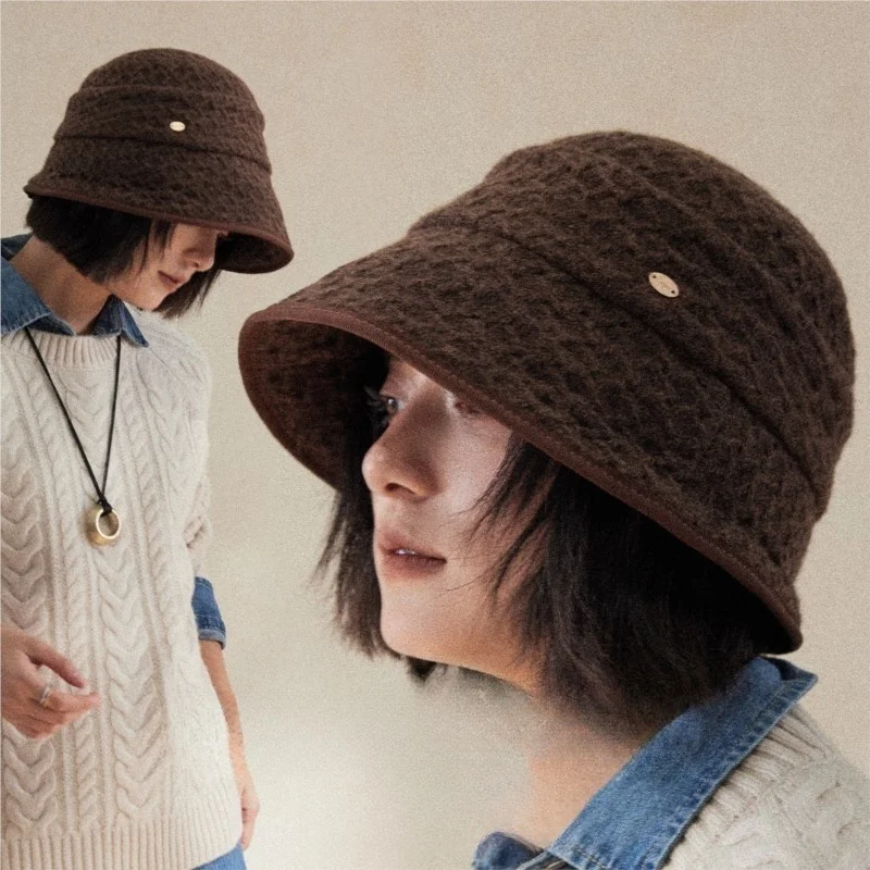 A new style of fisherman's hat with short brim and small basin that highlights the face