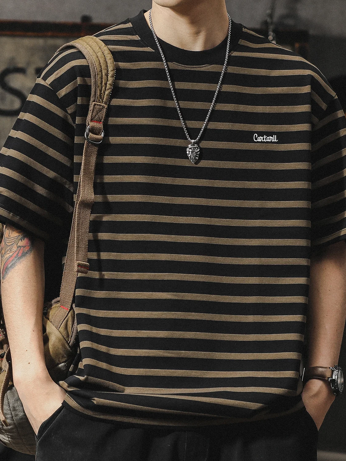 

Полосатая мужская футболка с короткими рукавами, хлопковая футболка Blockbuster, новинка лета 2023, американский модный бренд, свободная повседневная футболка с круглым вырезом и половиной рукавов