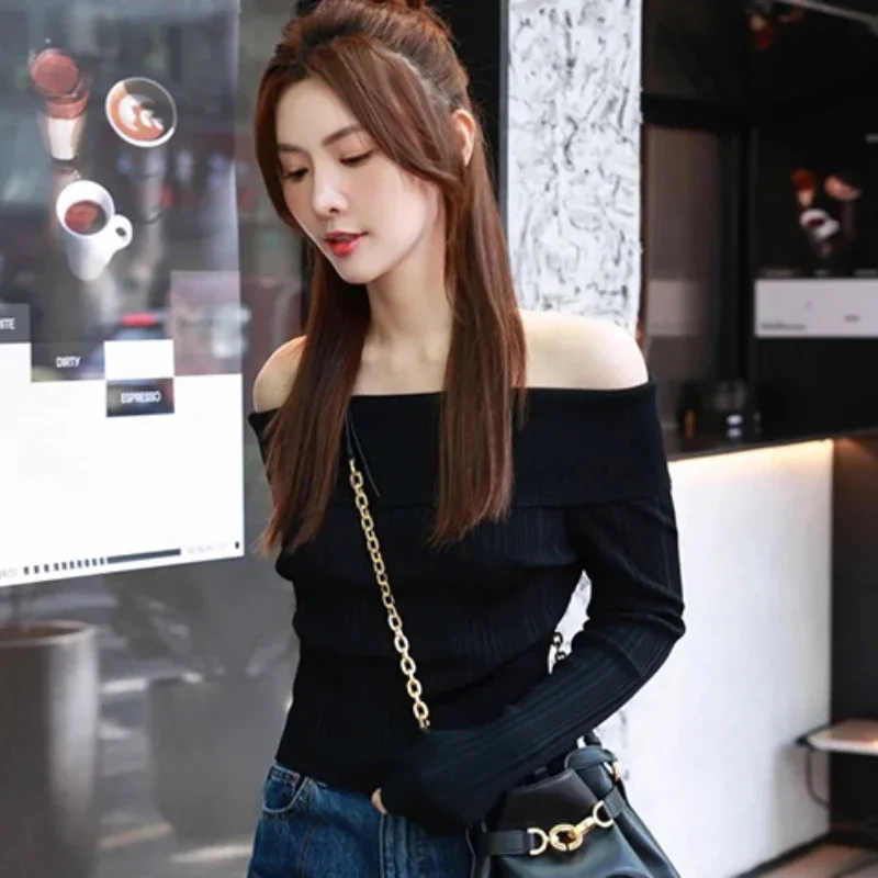 

Women's black knitted long sleeved pullover, women's elegant slim fitting casual top