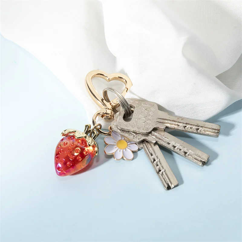 New Strawberry Keychain Keyring Stylish Pendant Keychains Flower Keyrings Ornament Backpack Pendants Gift for Fashion Jewelry