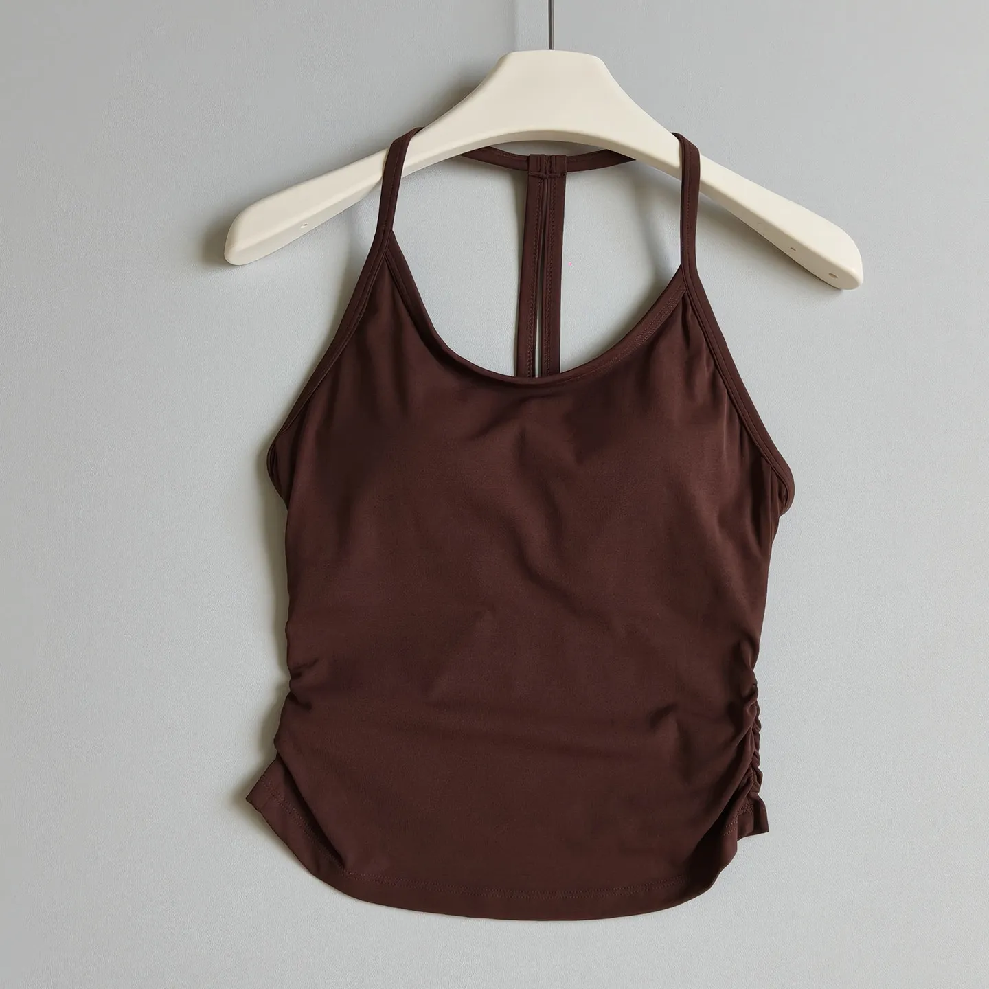 Yoga-Top mit Brustpolster für Damen, Neckholder-Fitness-Unterwäsche, Sport-BHs, atmungsaktives, schnelltrocknendes Sport-Top für Outdoor-Aktivitäten. – Detail 7
