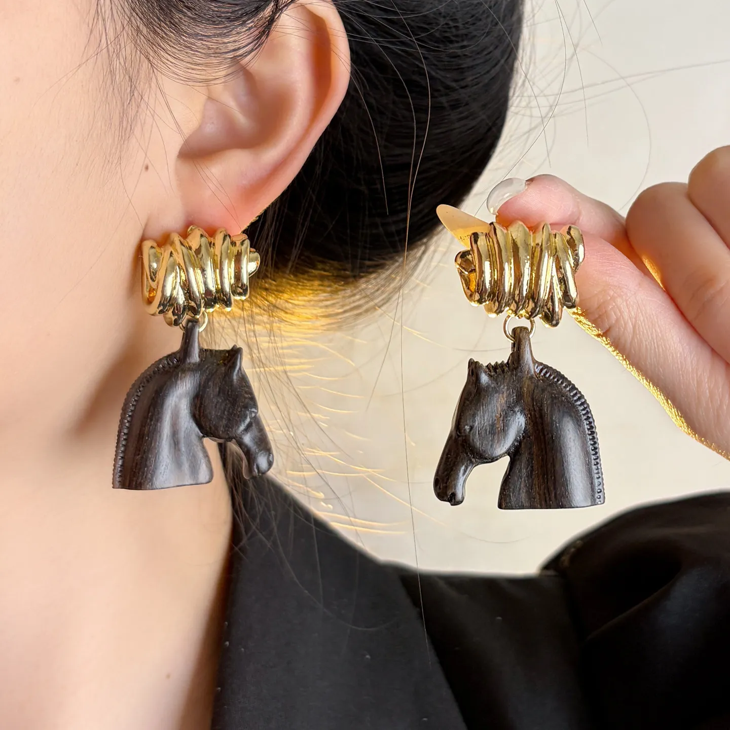 Medieval style wooden horse head pendant earrings metal spiral design earrings retro niche personalized earrings wholesale