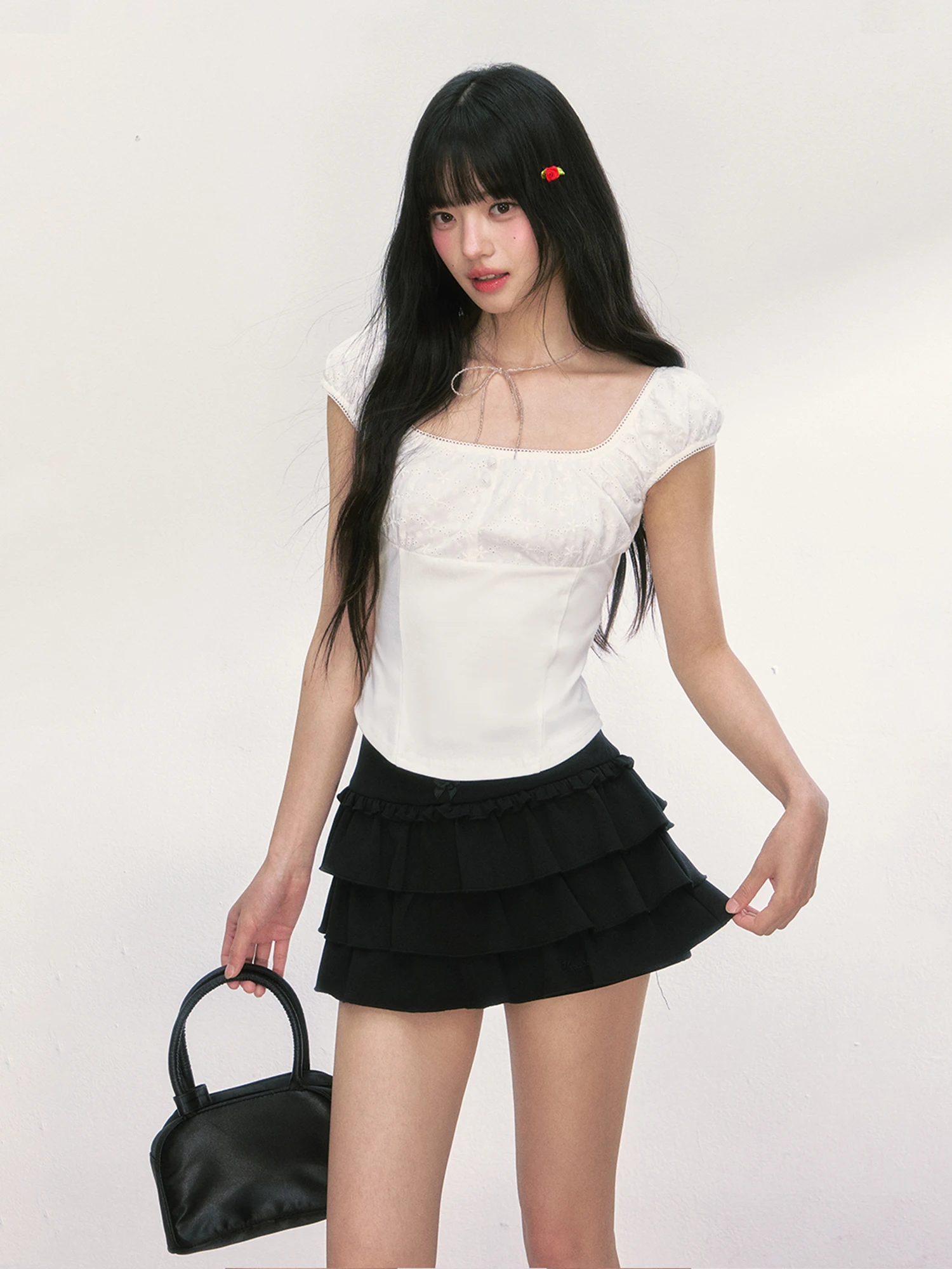 

Wedhub Women's ort Sve T-irt Embroidered Square Collar Sweet Sle Summer New White ort Length Faionable Top