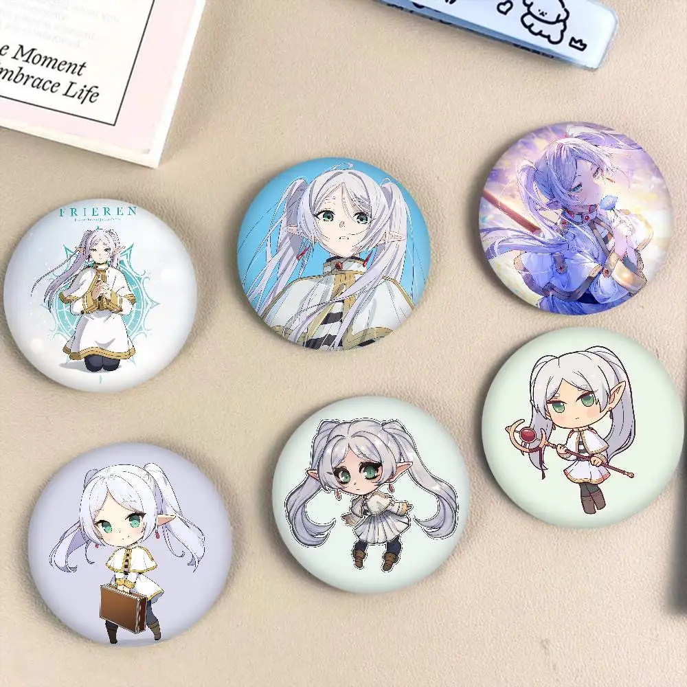 Alfileres creativos de Anime Frieren, caras sonrientes divertidas, broche redondo a presión, insignia, mochila, sombrero, accesorios, regalos de joyería