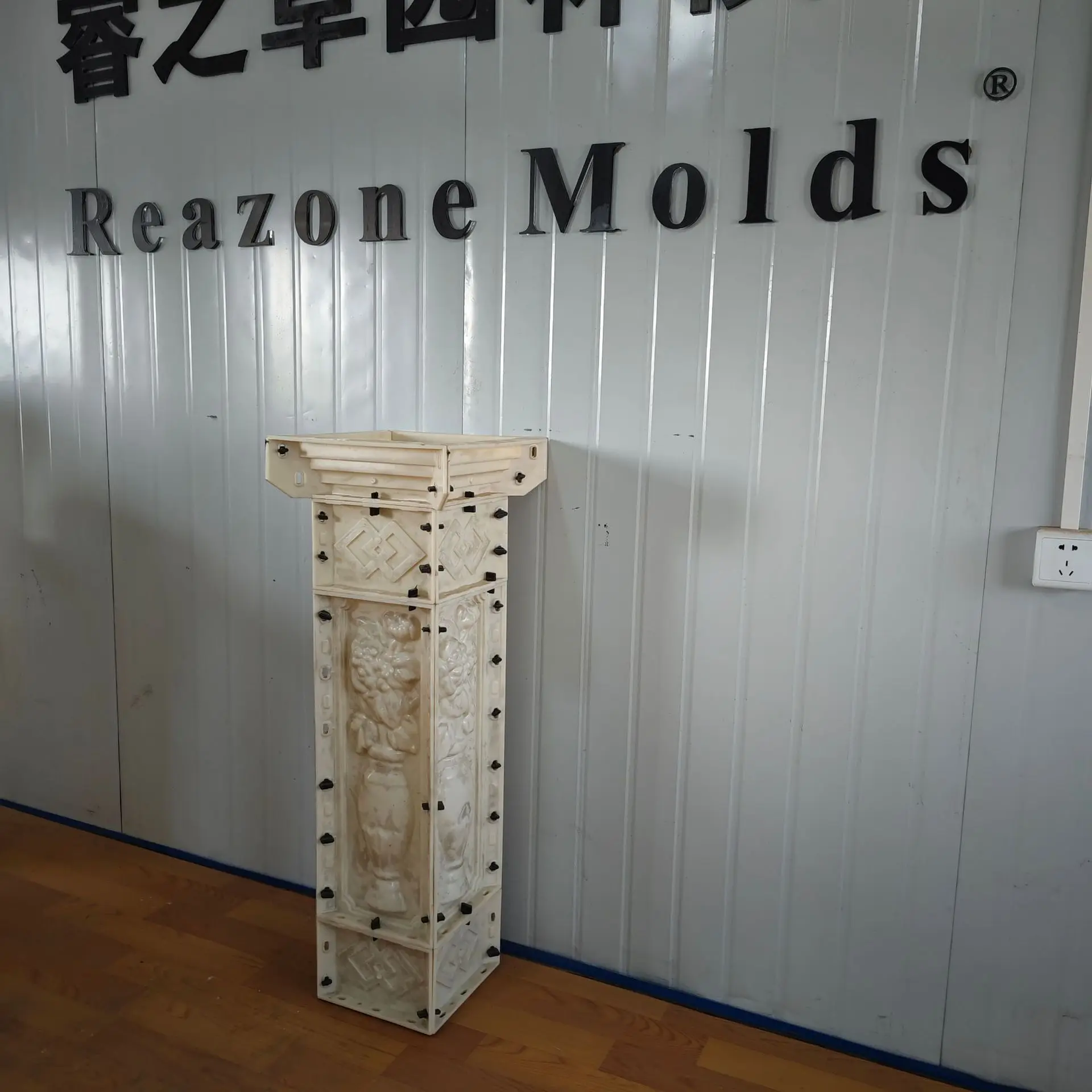 Vase column Corner column Separator column European railing Guardrail Handrail Thickened Universal straight turning Building mol