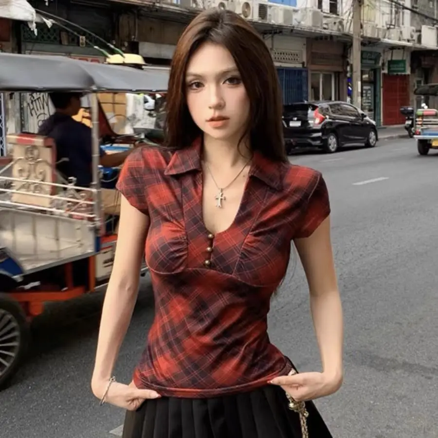 

Onalippa американская футболка с v-образным вырезом в стиле ретро, ранняя весна 2024, новая облегающая клетчатая рубашка с блокировкой мяса, простой вязаный топ, трендовый топ