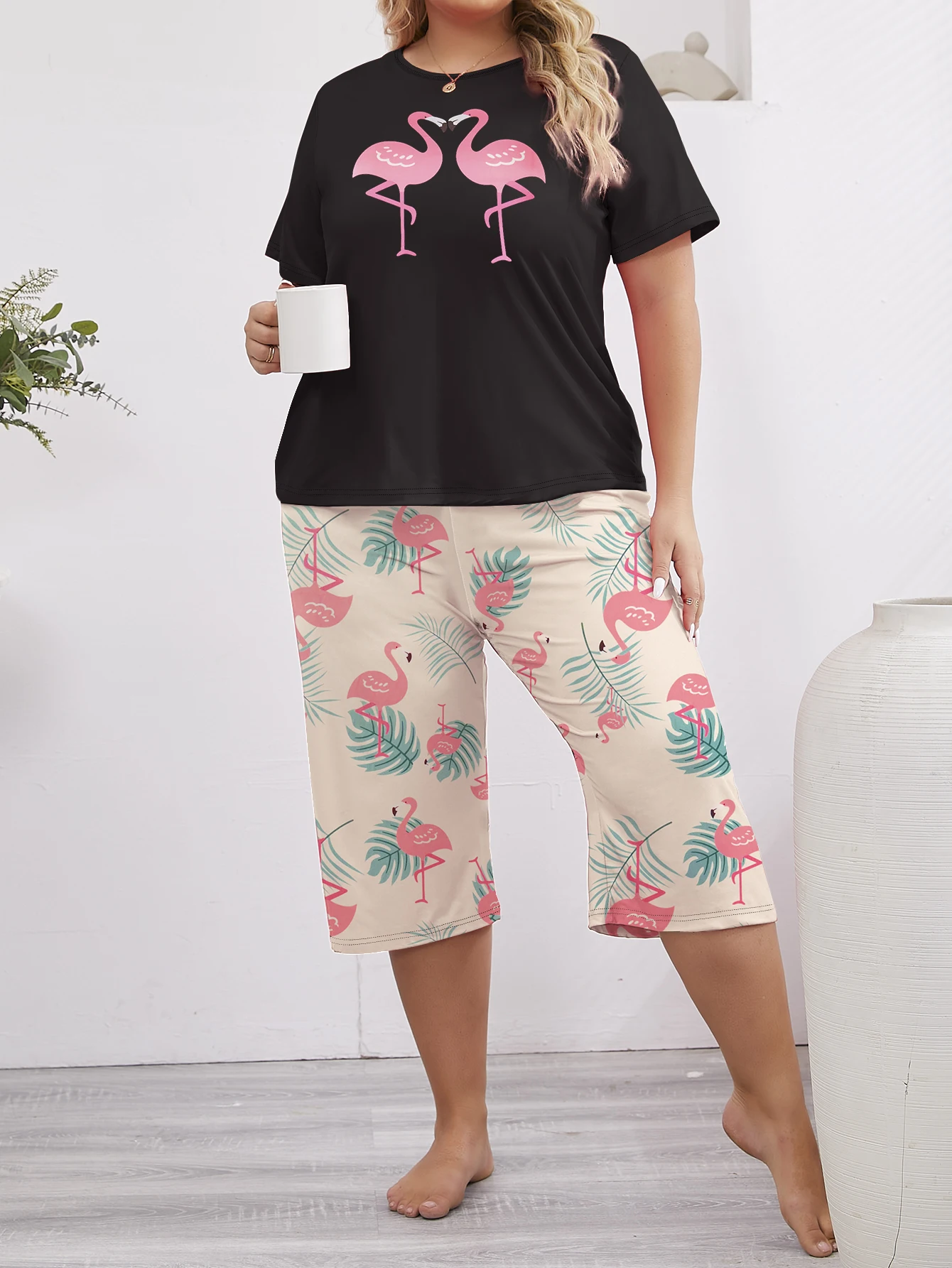 2-piece set of oversized women\'s pajamas home clothing  cute flamingo printed short sleeved top&cropped pants