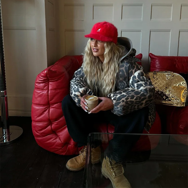 

Женская модная короткая куртка с леопардовым принтом, зимнее стеганое пальто со съемным капюшоном, 2025 г., универсальная толстая теплая свободная хлопковая верхняя одежда с хлебом