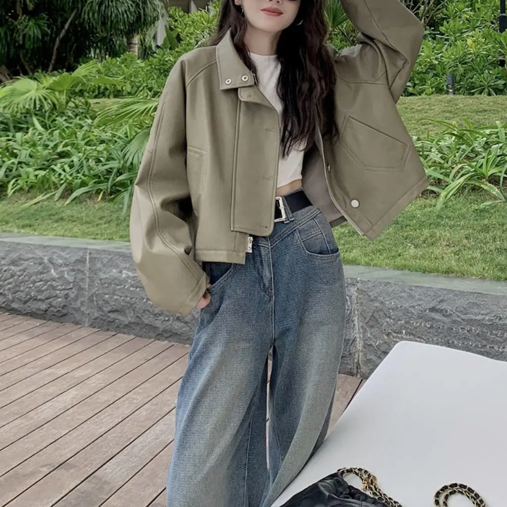 Casaco feminino de couro curto com gola vertical, jaqueta casual solta de alta qualidade estilo retrô americano para primavera e outono