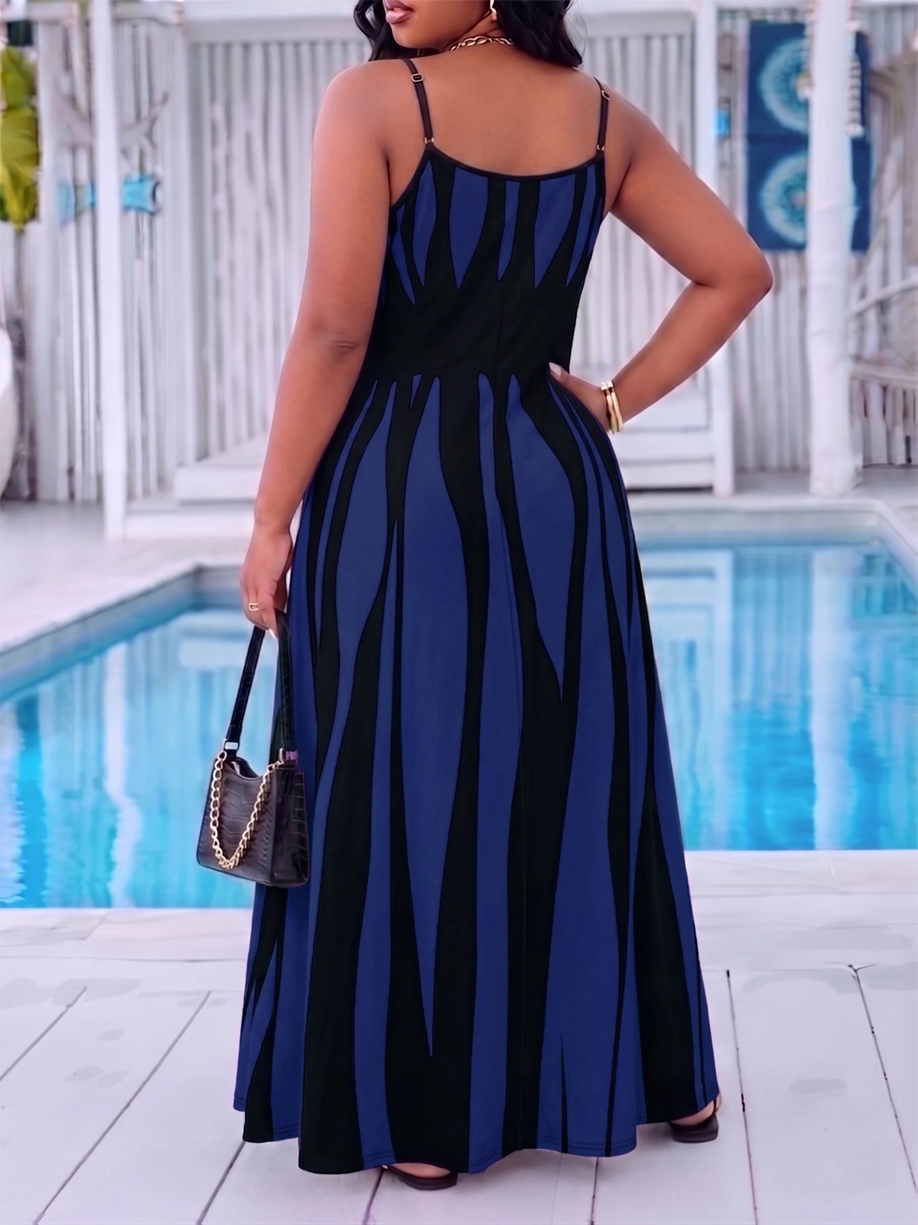 Stilvolles Maxikleid für Damen in Übergrößen mit elegantem Streifendesign für mühelose Sommermode – Detail 2