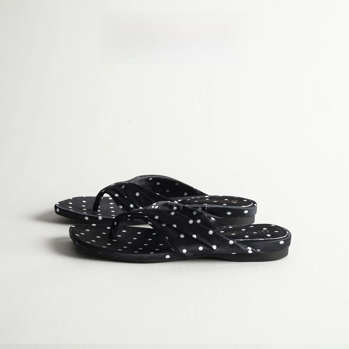 

Retro Polka Dot Flat Bottom Sandals Women's Outdoor Summer Versatile Skirt Beach Vacation Style Cool Slippers