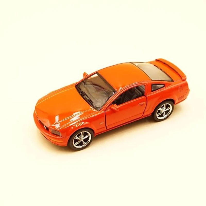 1:38 Ford Mustang GT 2006 Alloy Car Diecasts & Toy Vehicles Car Model Miniature Scale Model Car Toys For Children