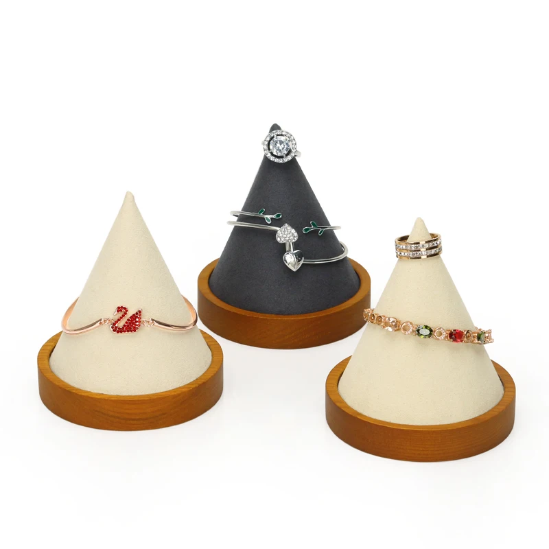 حامل عرض مجوهرات خشبي مبتكر على شكل مخروطي للأساور والخواتم، مناسب لعرض وحامل المجوهرات