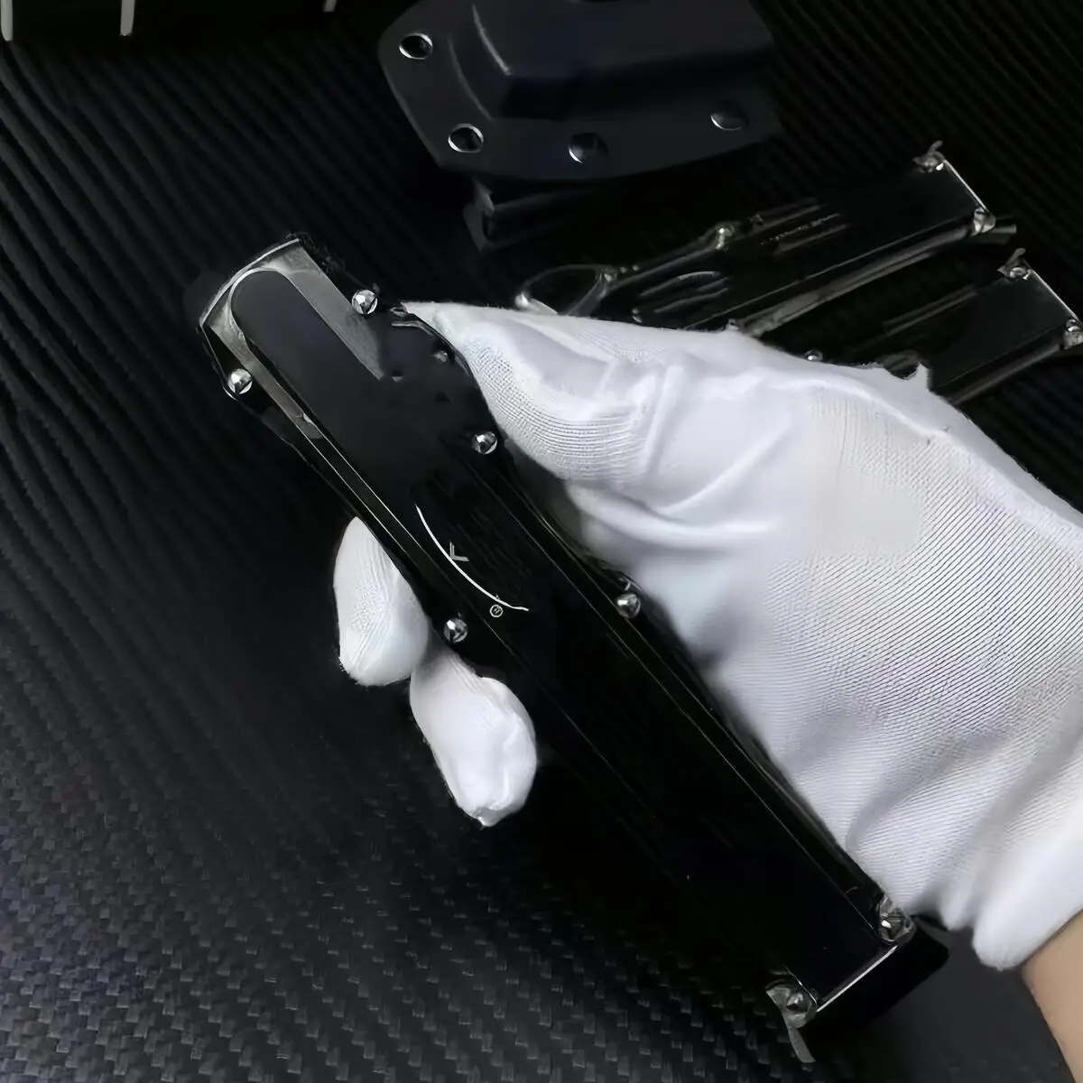 

Sixth Generation Translucent Edition - Multifunctional EDC Outdoor Tool