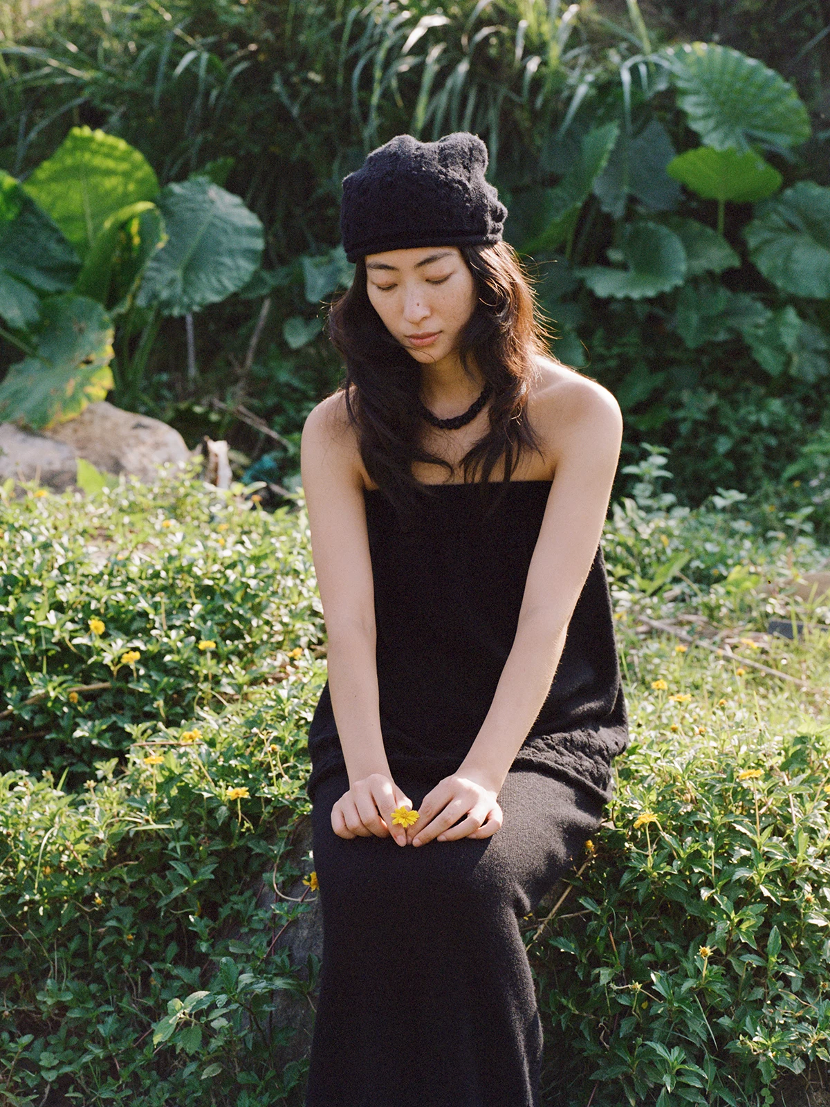 

Новинка Caira: Женская мягкая коралловая юбка с вырезами, черная, для повседневной носки, А-силуэт