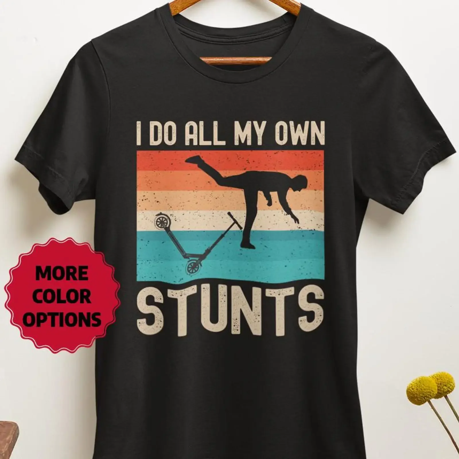 Camiseta 'I Do All My Own Stunts' para Scooter, Divertida, Retro, Casual, Vintage, Lavada, Versátil, Ligeramente Desgastada, con temática de acrobacias y accidentes en scooters eléctricos