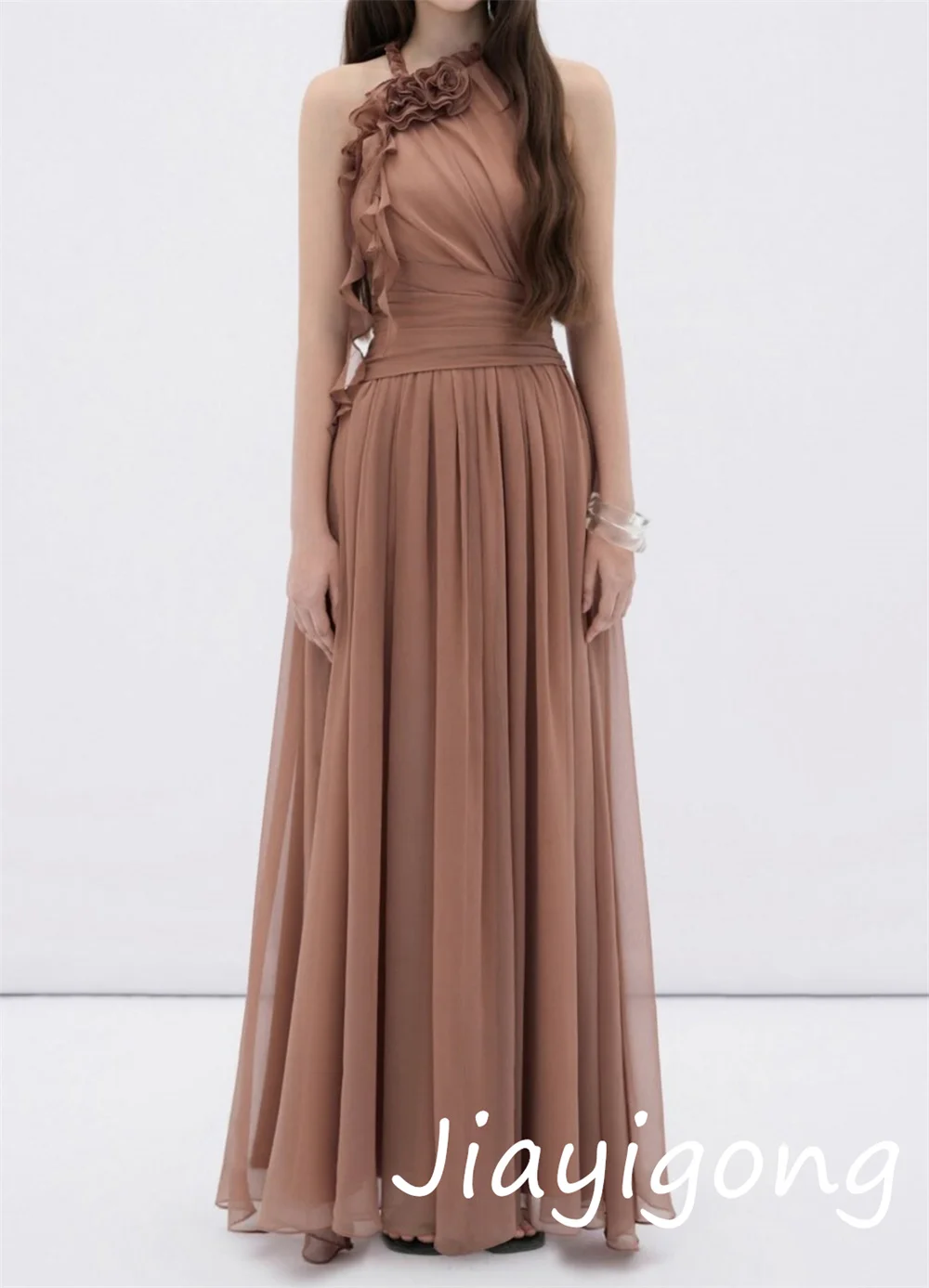 ที่กําหนดเองแฟชั่นชีฟอง FlowerPleat A-Line Halter ชุดเดรสยาว Bespoke โอกาสขนาดการจับคู่