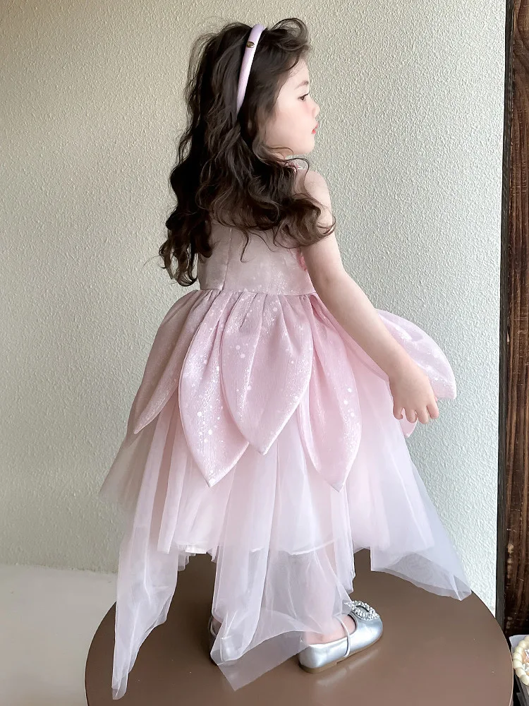 Vestido da menina das crianças vestido de princesa verão novo vestido de pétala vestido halter 2025 malha temperamento saia