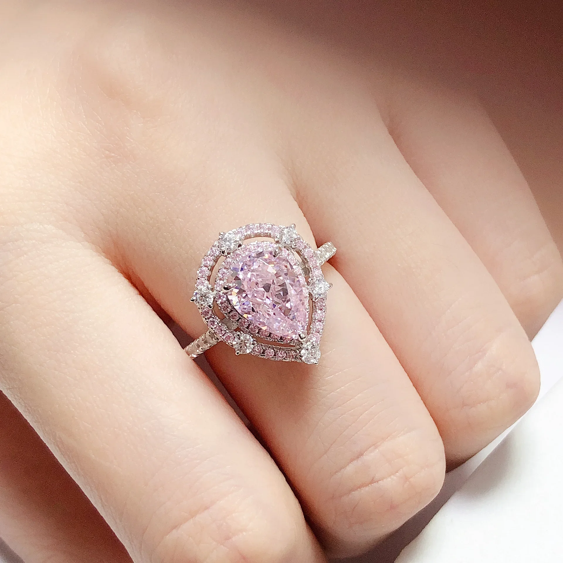 Solid 14K White Gold AU585 Platinum PT950 Pink 2 Carat Teardrop Diamond Ring Girly Surrounded By Pink Diamonds