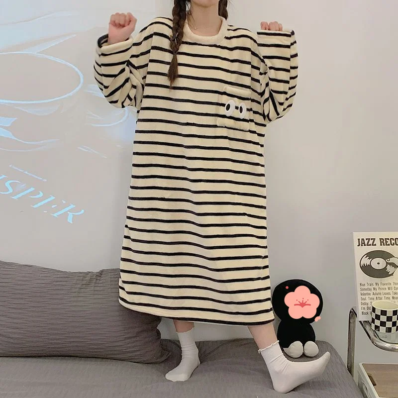 بيجامة نسائية من الصوف المرجاني ملابس منزلية موديل جديد للخريف والشتاء بيجامة نوم من الفلانيل مبطنة بالصوف سميكة وفضفاضة للتدفئة