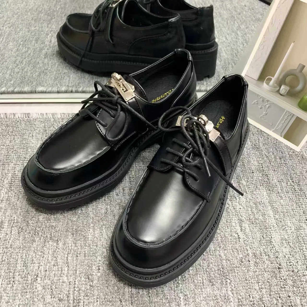 أحذية نسائية بكعب سميك على الطراز البريطاني لربيع وخريف أحذية بدون كعب أنيقة جديدة مقاس صغير أحذية فردية