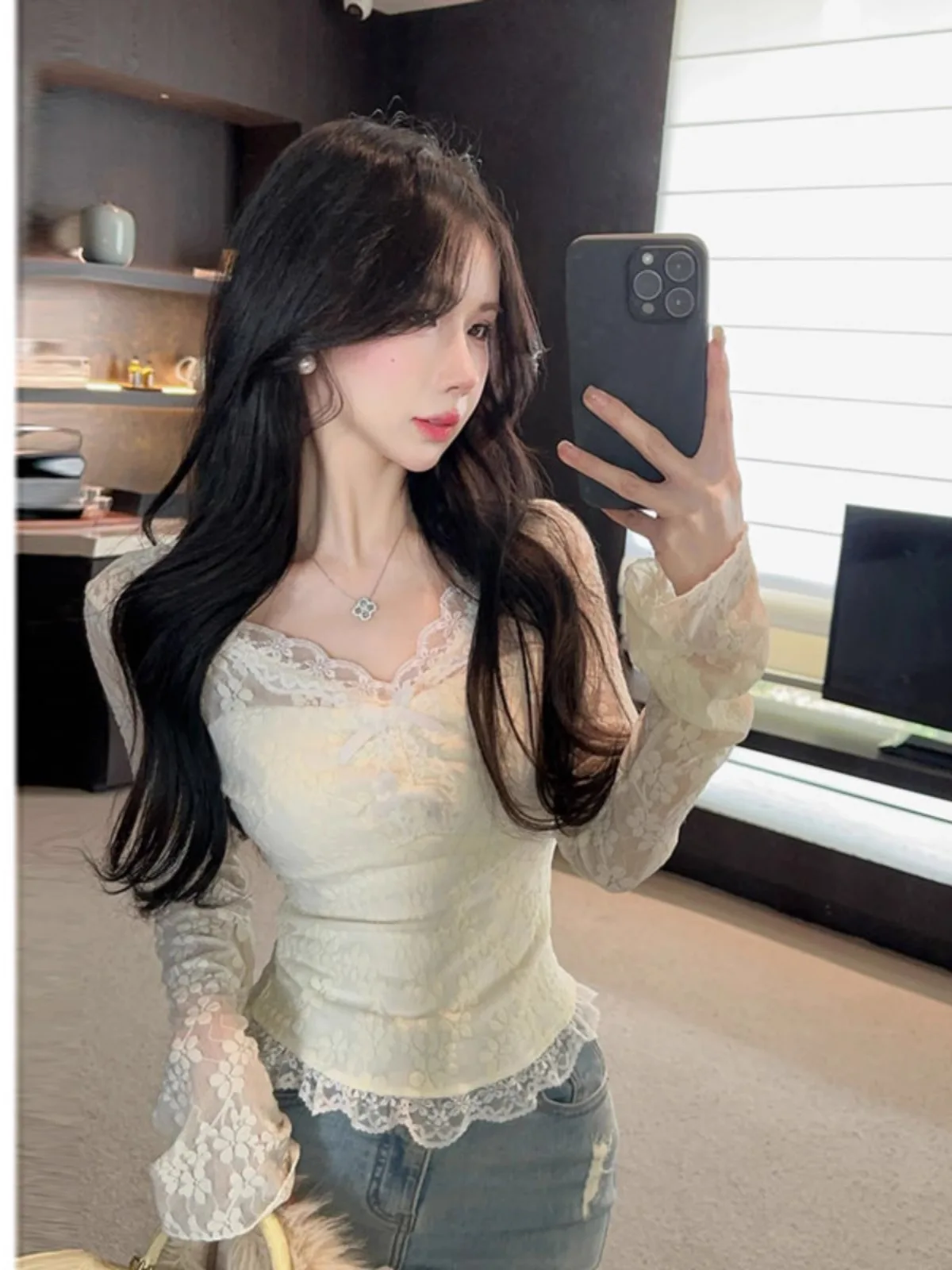 

Spicy Girl Lace Long Sve V-Ne T-irt Women's Spring Autumn Pure Desire Hot Girl Base irt Can Be Worn outside High-End...