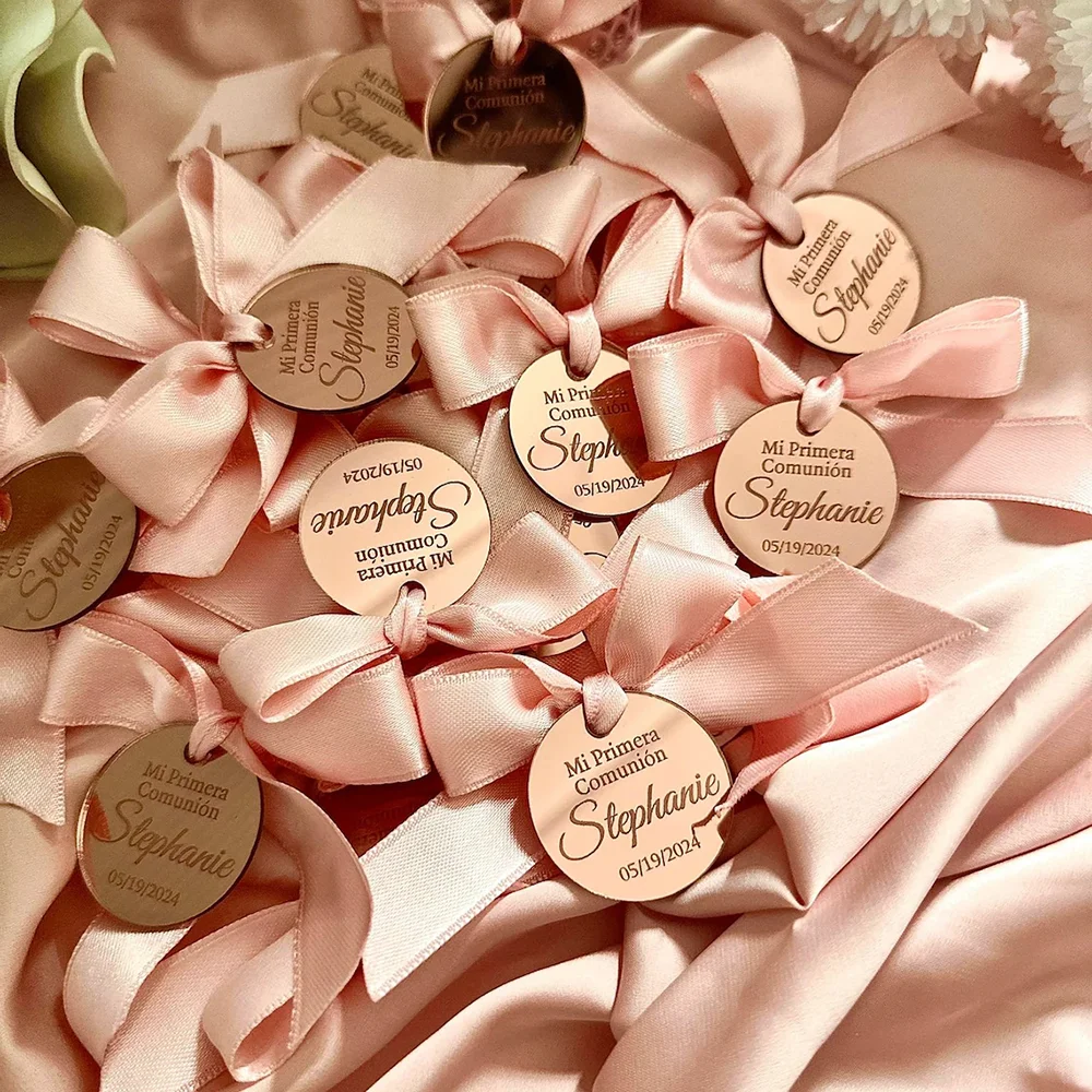 Spersonalizowana zawieszka z różowego złota na prezent z okazji chrztu dziecka, niestandardowa okrągła zawieszka z imieniem i nazwiskiem na baby shower Lustro z podziękowaniem lub kartą ustawienia imprezy — zdjęcie 4
