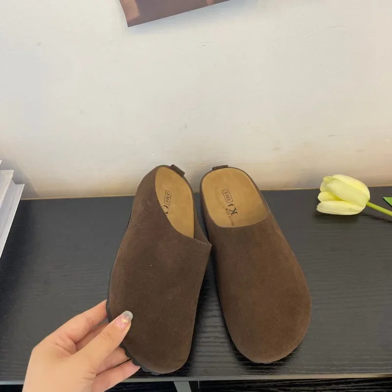 รองเท้าแตะสตรีใหม่ปิดนิ้วเท้ารอบ Toe Suede Clogs รองเท้าแตะฤดูใบไม้ร่วงใหม่ Retro สีทึบแบนด้านล่างผู้หญิง Slingback รองเท้า