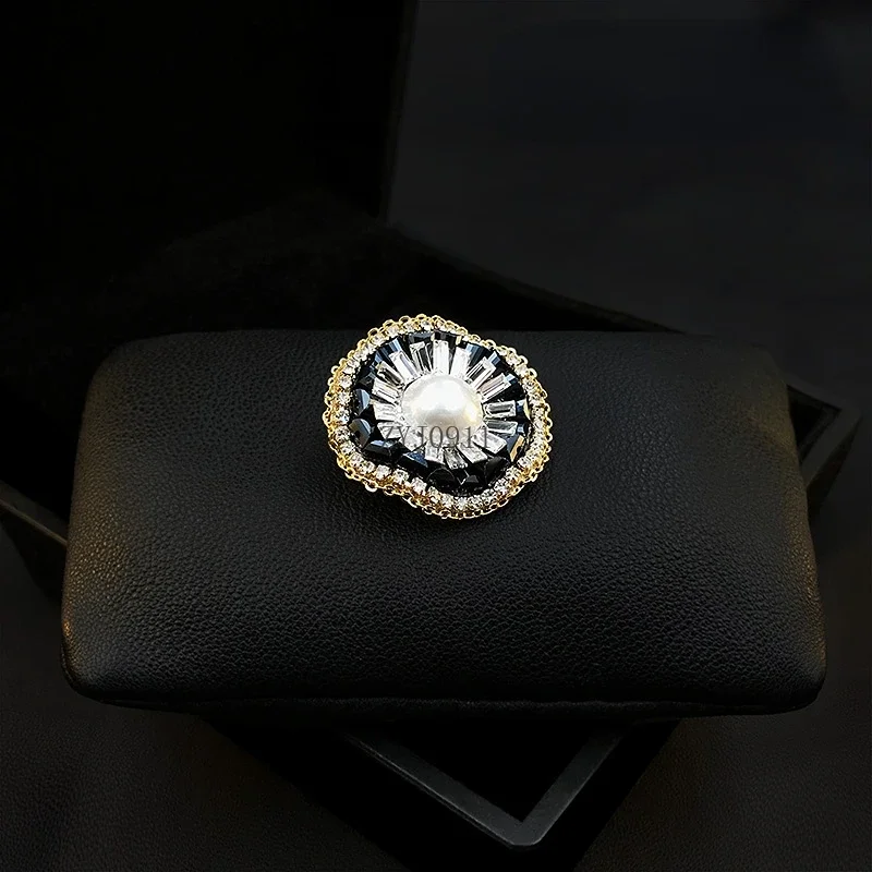 Corpetto originale fatto a mano da donna di fascia alta elegante spilla graziosa accessori di lusso per tutti i fiammiferi regali di gioielli con strass di perle