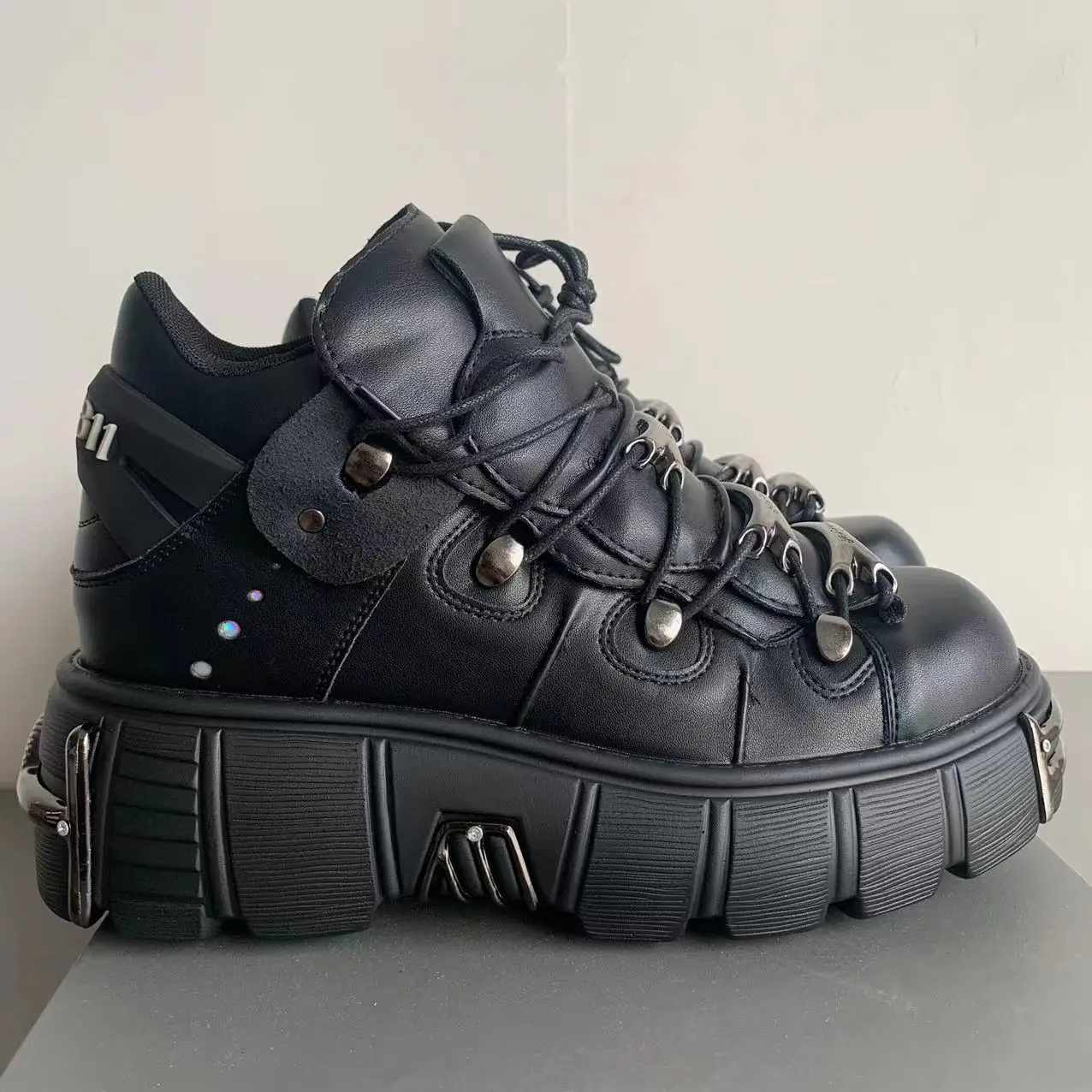 Punk Style Women Black Platform Shoes Metal Decor Lace-up Woman New Rock Boots Gothic Black Leather Women Sneakers Botas 2026