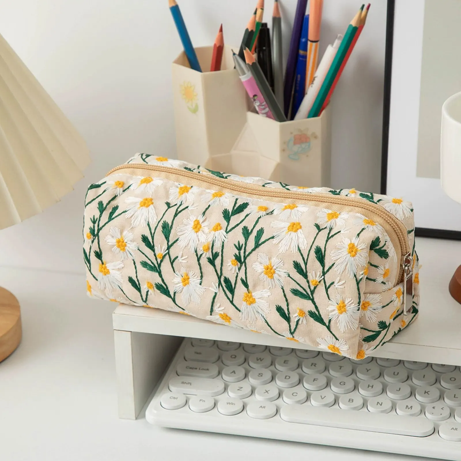 Travel Toiletry Bag Large Capacity Daisy Embroidery Pouch Portable Canvas Cosmetic Organizer for Women Students Dorm Carry
