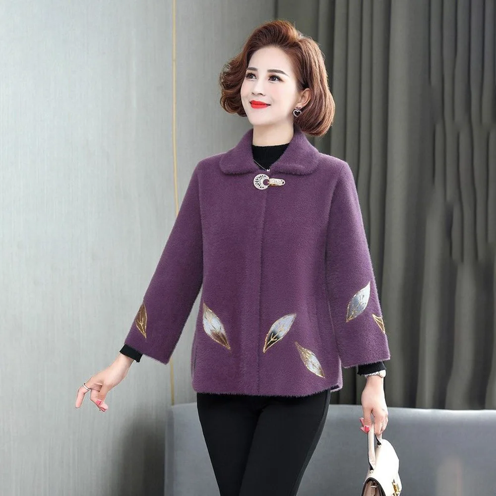 

Autumn And Winter New Fashion Mother Western-style Coat Female Embroidery Warm Middle-aged Ladies Mink Velvet Loose Coat Tide.