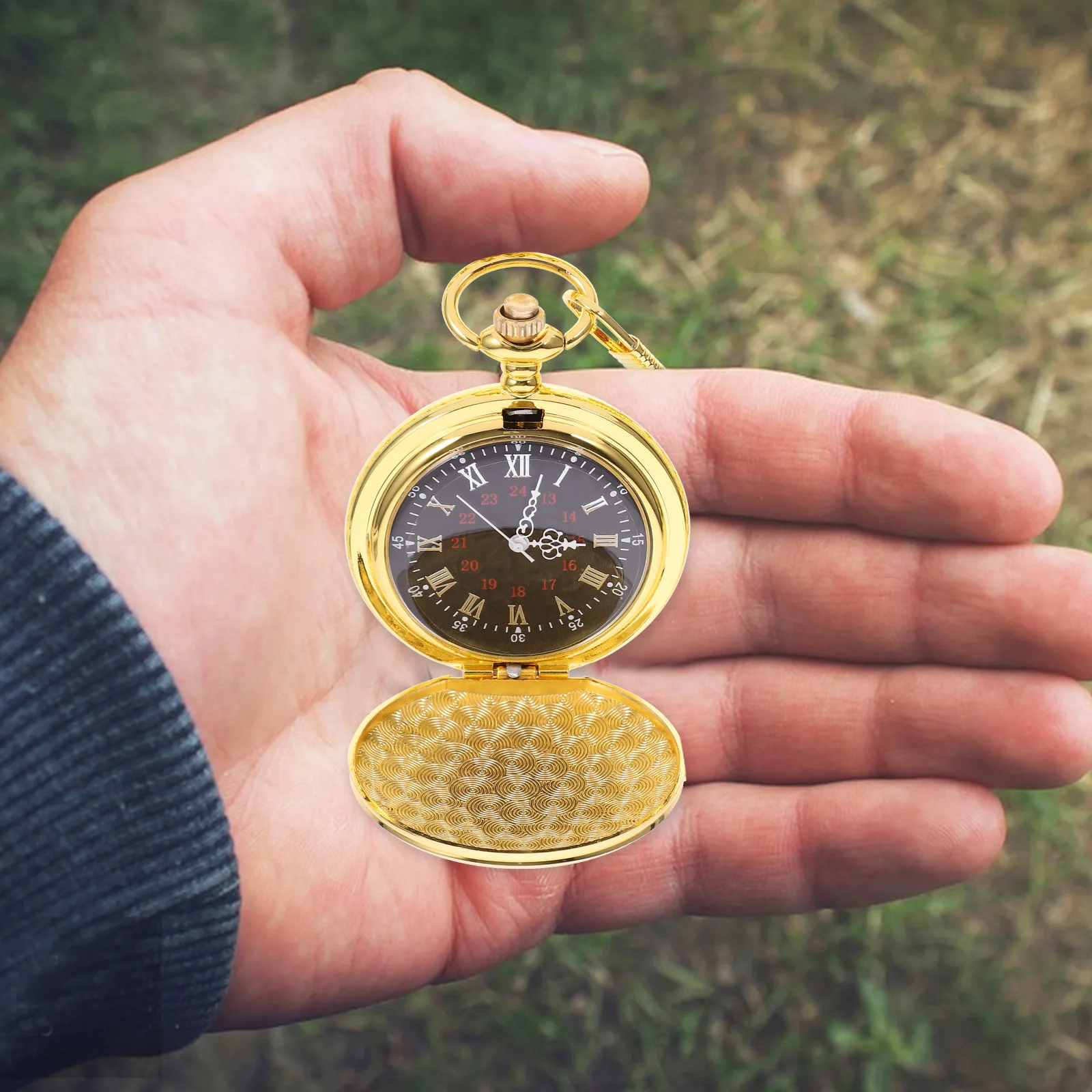 

Retro Vintage Pocket Watch Alloy Classic Delicate Quartz Two-Faced Smooth Dark Golden Long Chain Neck Decoration Gift For Family
