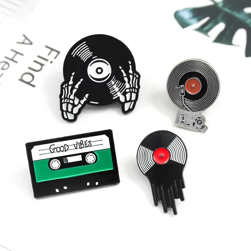 Pin Brooches Vinyl Record Player Black & Red Enamel 26mm X 20mm, 1 Piece