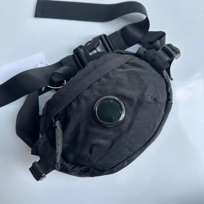 2025 New Men's Trend Breast Bag Casual Outdoor Sports Fashion Design Lightweight Messenger Bag