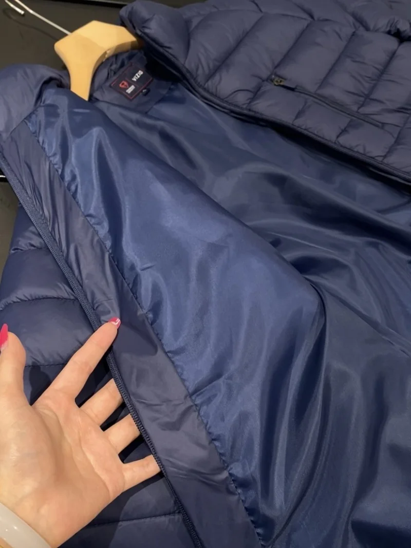 سترة قطنية للرجال مقاومة للماء ودافئة وخفيفة الوزن وقابلة للتنفس بياقة عالية، مناسبة للخريف والشتاء، بتصميم عصري وأنيق مع سحاب