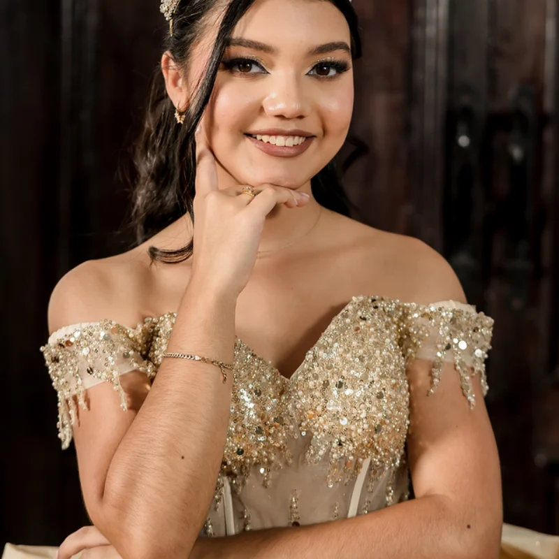 

Light Champagne Quinceanera Dresses Off the Shoulder Glitter Crystal Decal Long tail Bow Vestido De 15 Quinceanera Customize