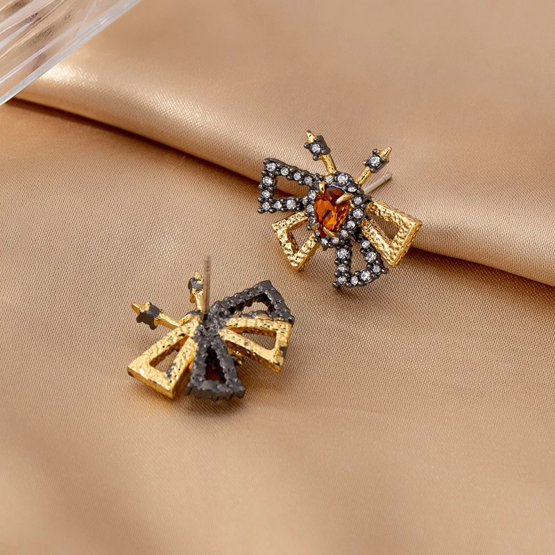 Guicai Original Design Copper Gold-plated Two-color Full Diamond Bee Series Stud Earrings