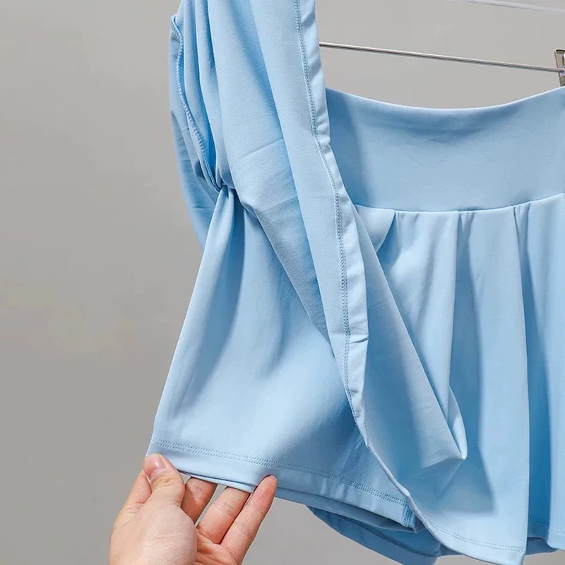 Novo conjunto de terno de tênis de verão feminino, camisa polo curta, top esportivo de manga curta emparelhado com calças de saia plissada antirreflexo