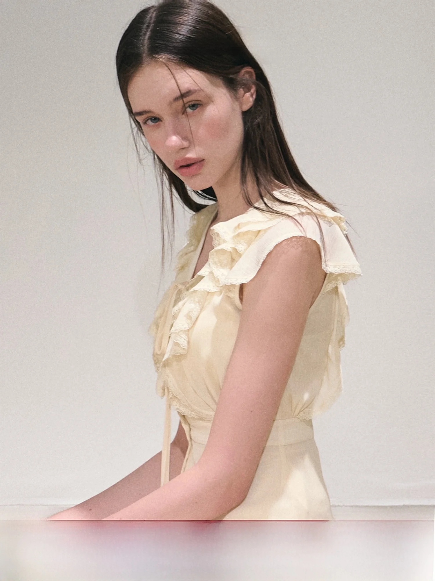 

OAKMOO Heavy Industry Sle V-Ne Svel Silk irt Waist-Cinched Lace Trimmed River Design Faionable Women's Top